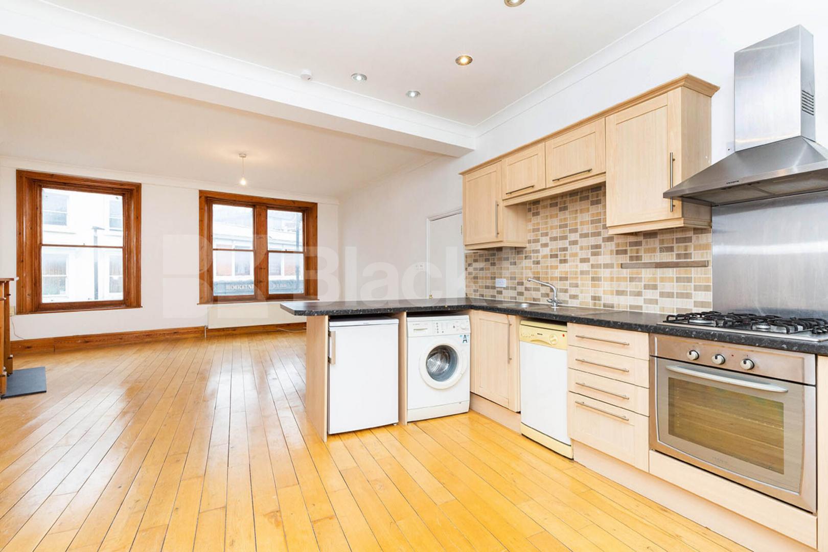 2 bedroom property with a 20ft roof terrace in central Crouch End Park Road, Crouch End